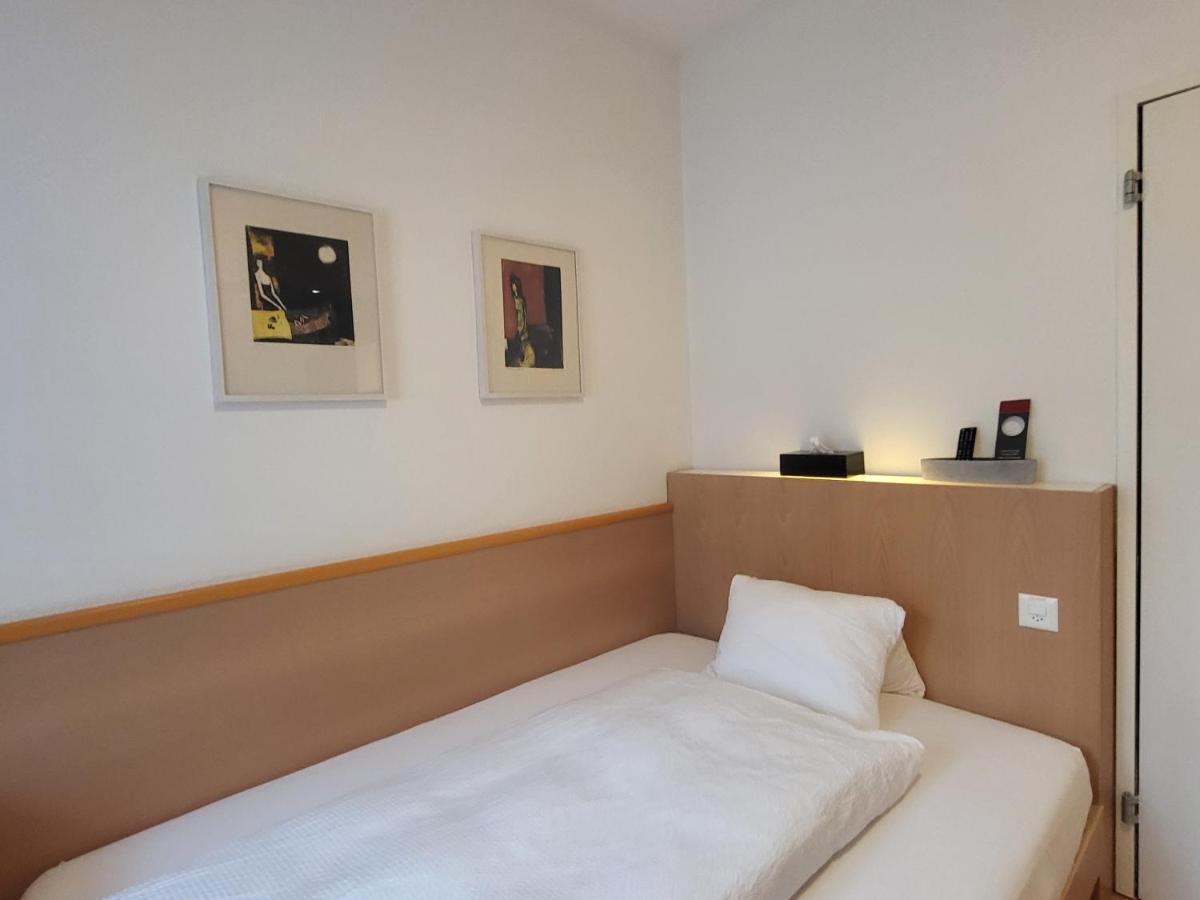 Hotel-Restaurant Eyholz Visp Room photo