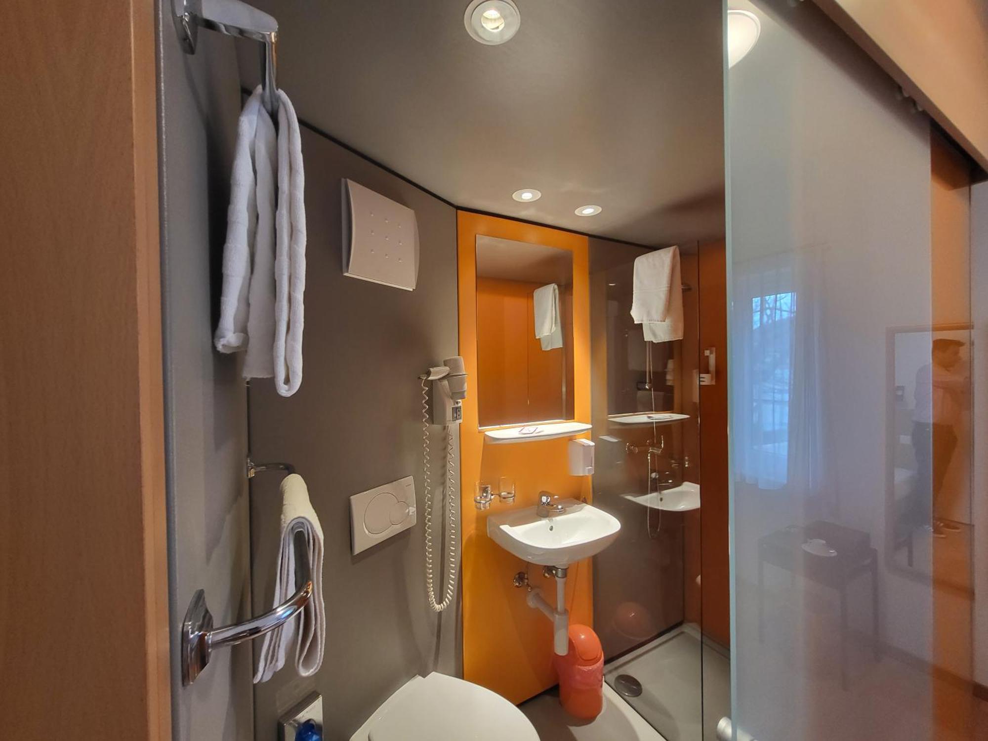 Hotel-Restaurant Eyholz Visp Room photo