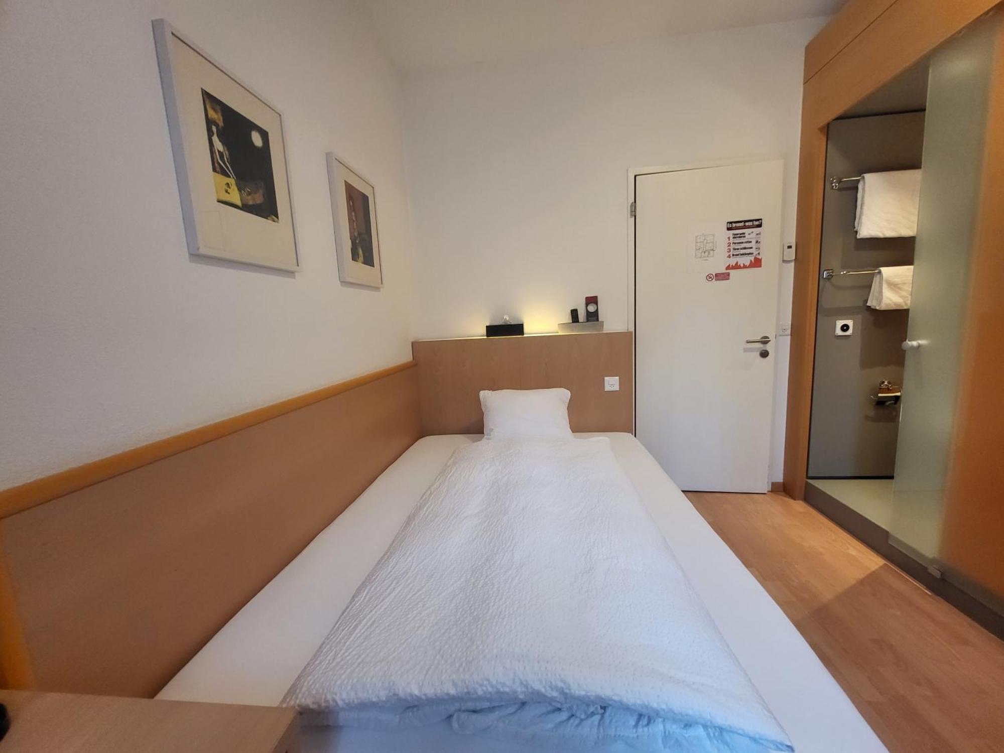 Hotel-Restaurant Eyholz Visp Room photo