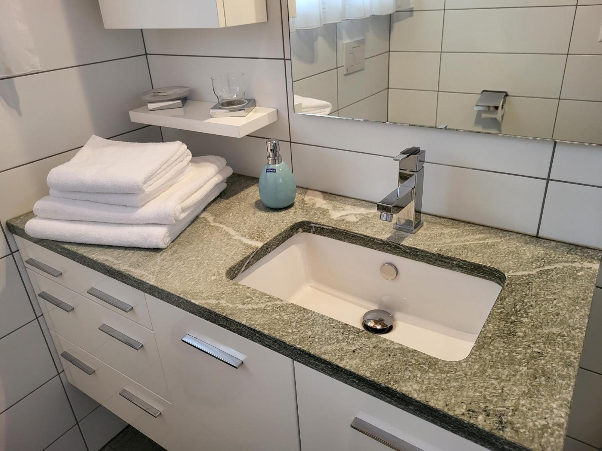 Hotel-Restaurant Eyholz Visp Room photo
