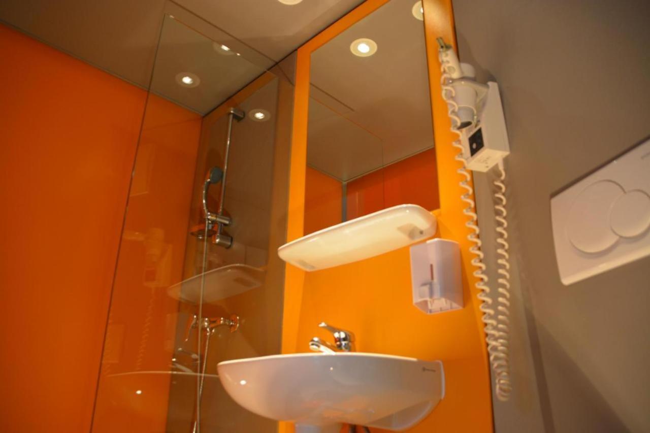 Hotel-Restaurant Eyholz Visp Room photo